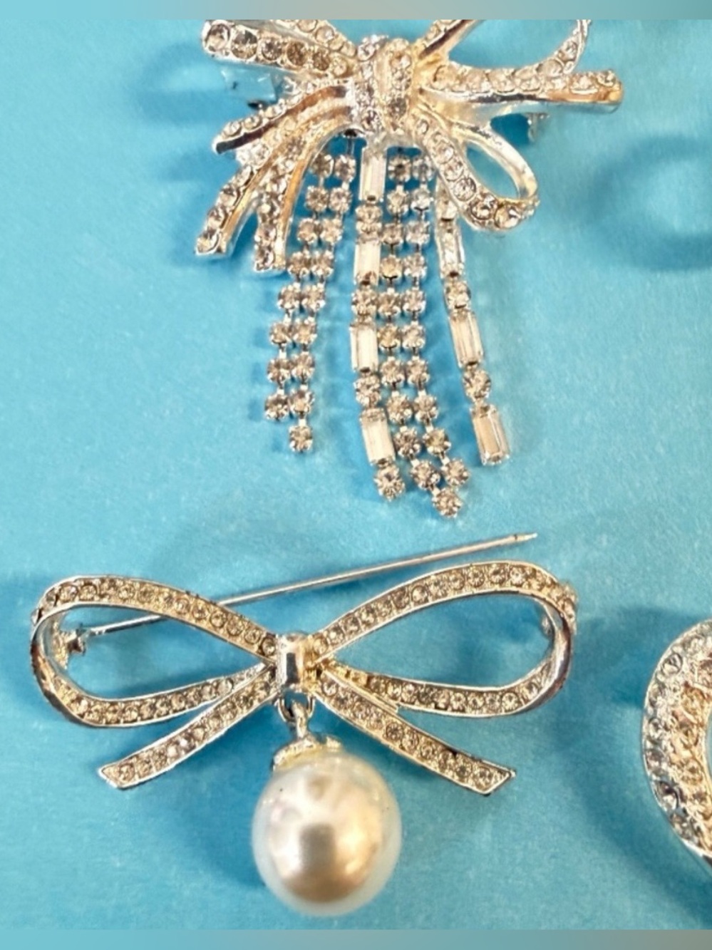 Brooch bundle of 7️⃣ rhinestone bling pins/brooches including one signed Napier - Picture 6 of 8